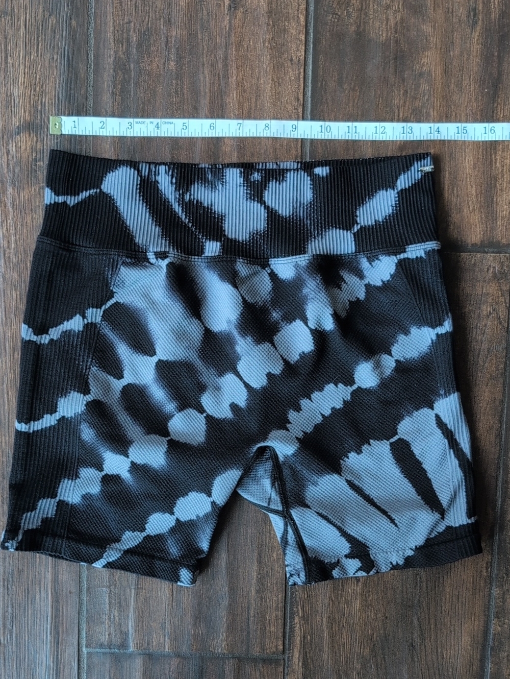 Victoria's Secret PINK Active Ribbed Black & Gray Tie Dye Shorts - Women's Large - Picture 6 of 7